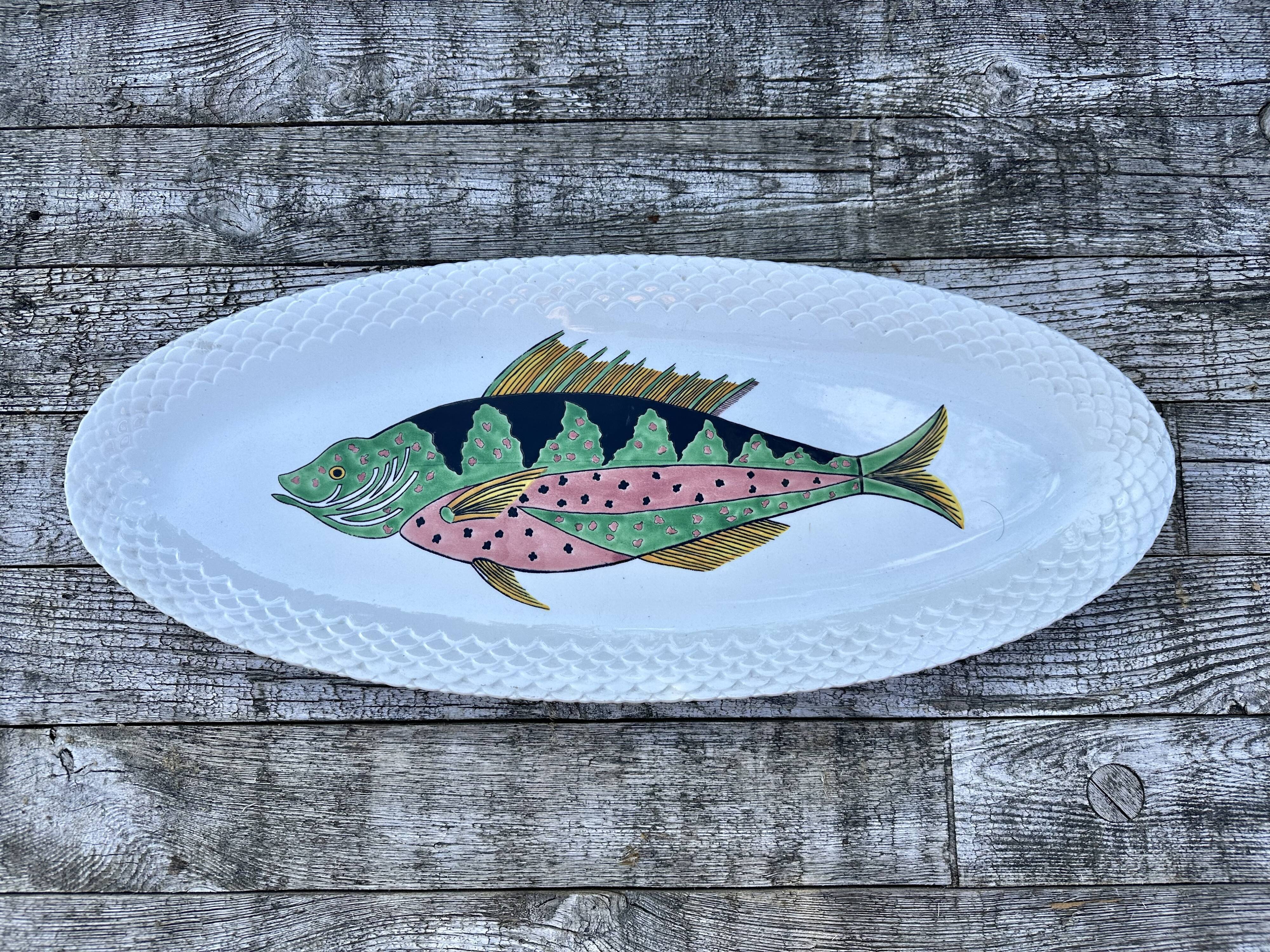 Gien dish with fish decoration model Baie d'Along 50s