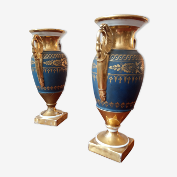 Lot de deux vases balustre bleus et or