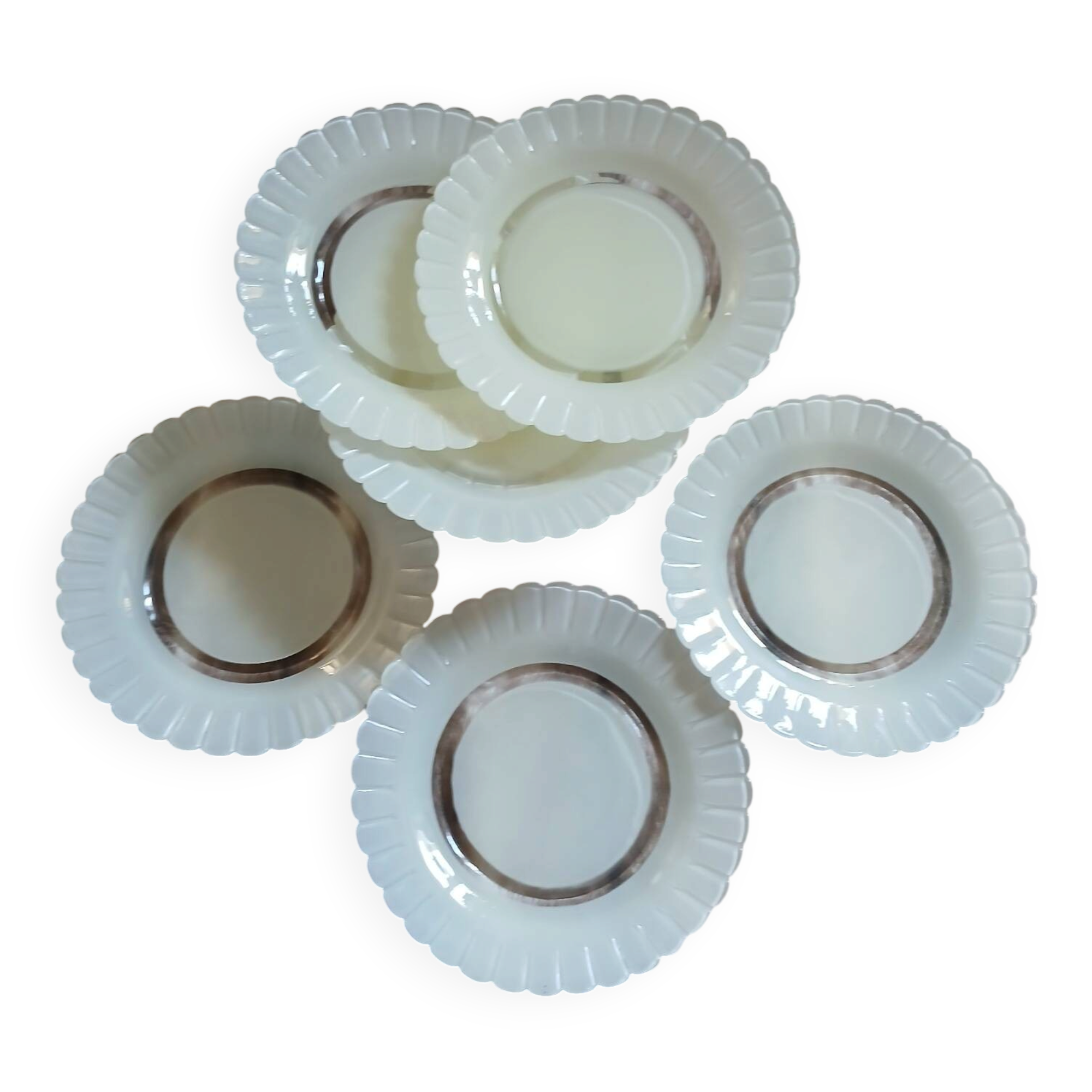 12 vintage Duralex dessert plates