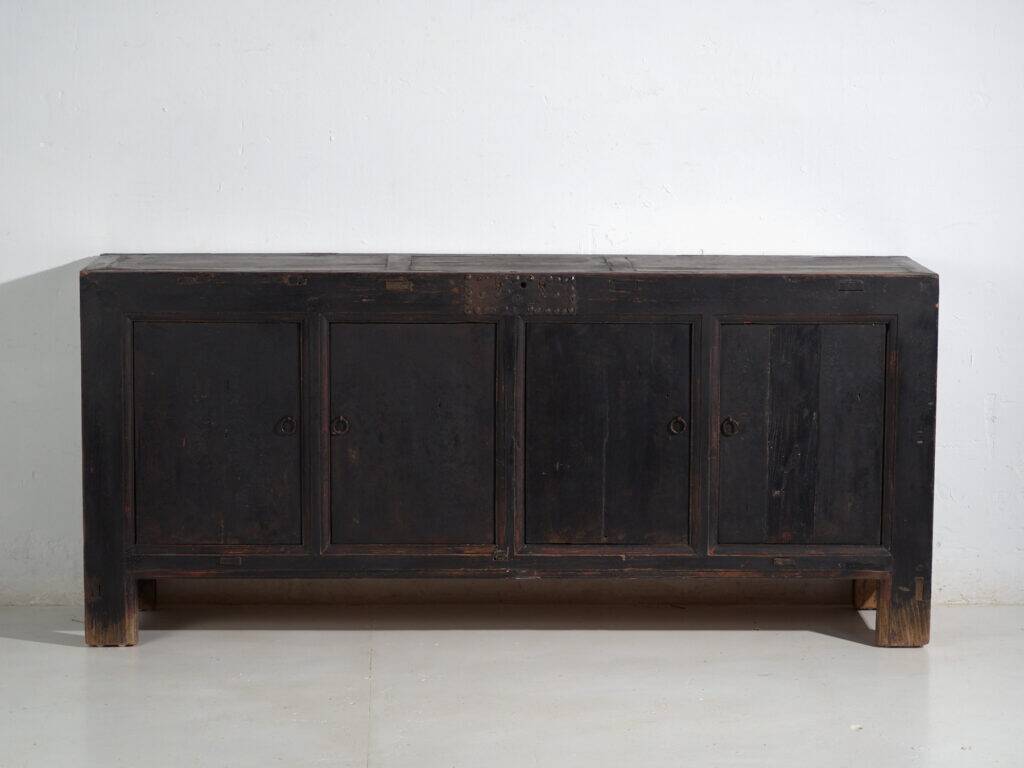 Buffet ancien peint en bois d’orme – Chine, circa 1900