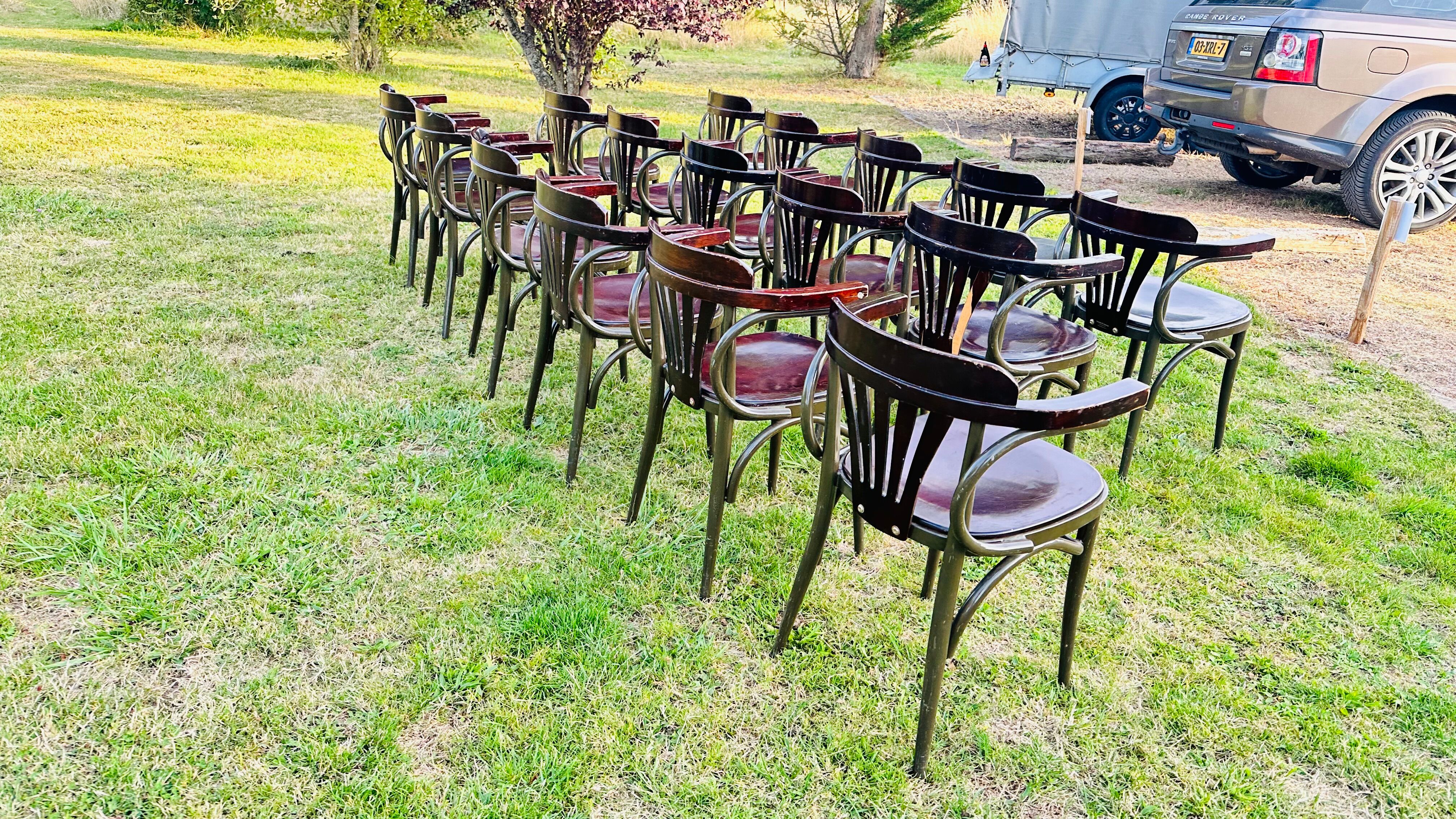 16 Unique Bistro chairs with metal legs