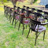 16 Chaises Bistro avec des pieds metal