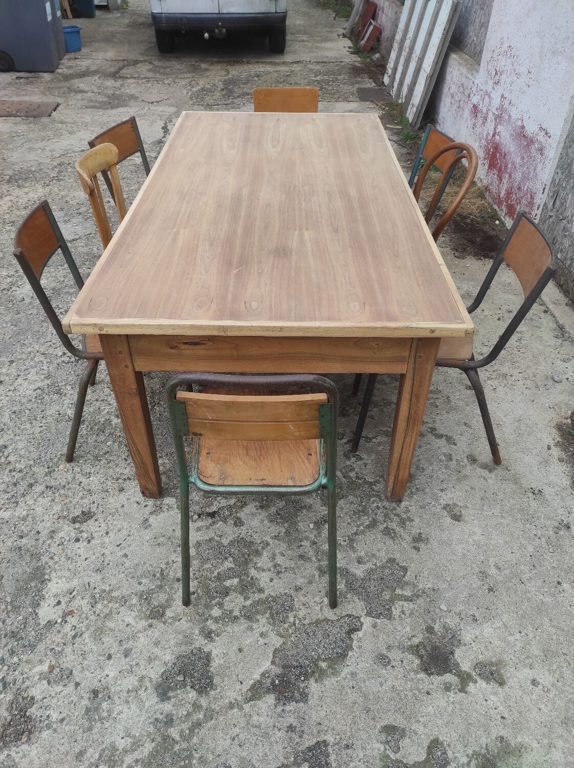 Old farmhouse table of 2x1 m and 8 places in beech and oak