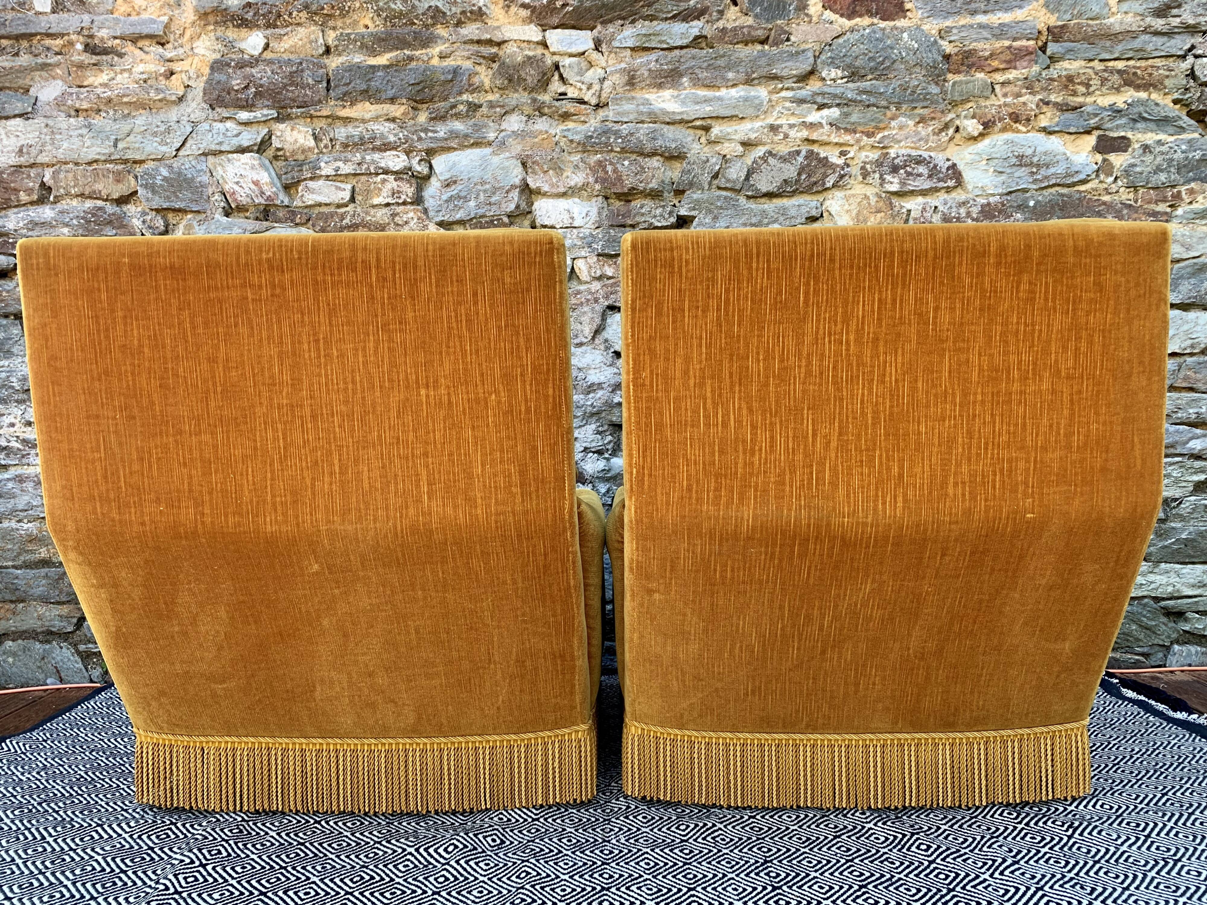 Paire de fauteuils crapauds doré en velours