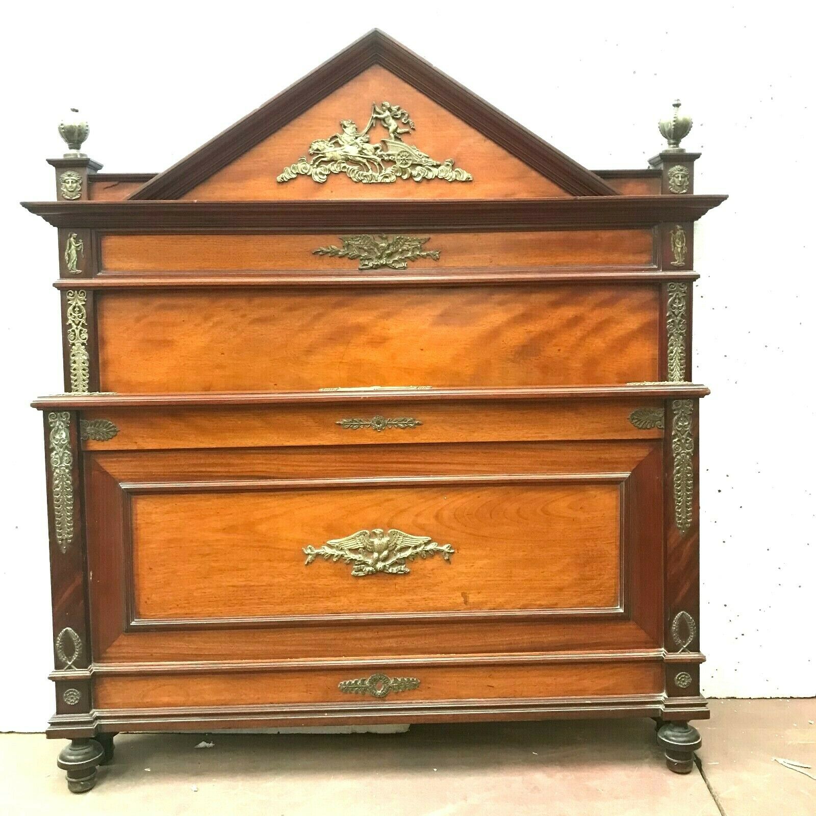 Napoleon period bed in mahogany and veneer XIX century