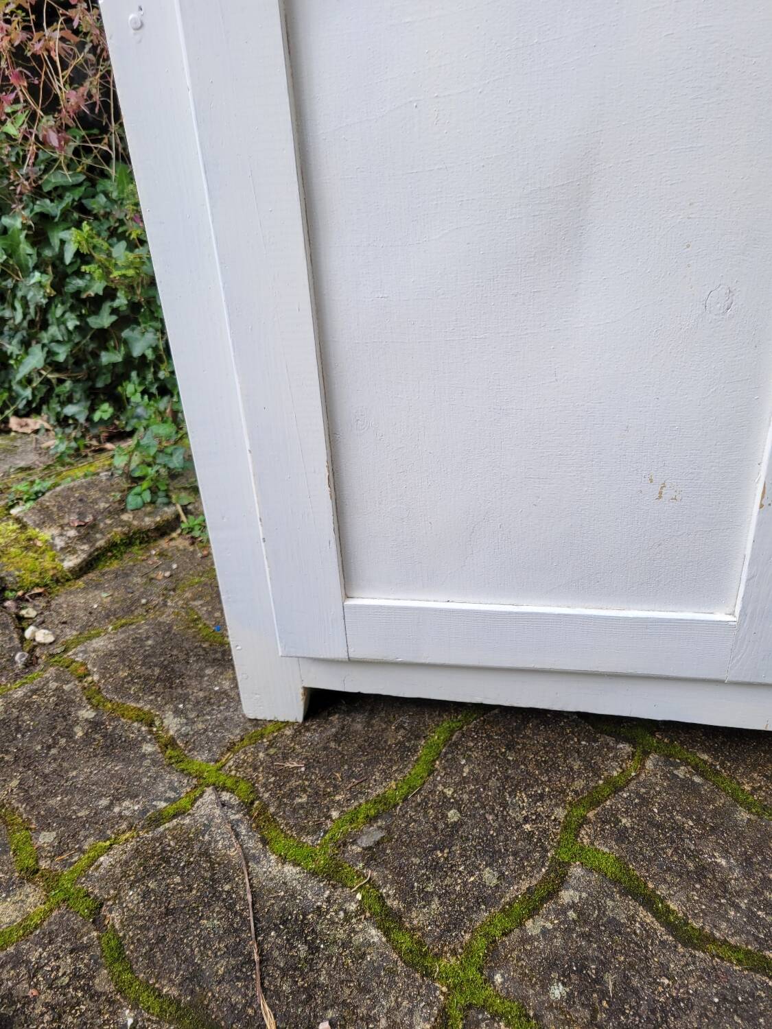 Parisian one-door wardrobe