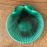 Plates in green slurry X6, in the shape of a scallop. Vallauris