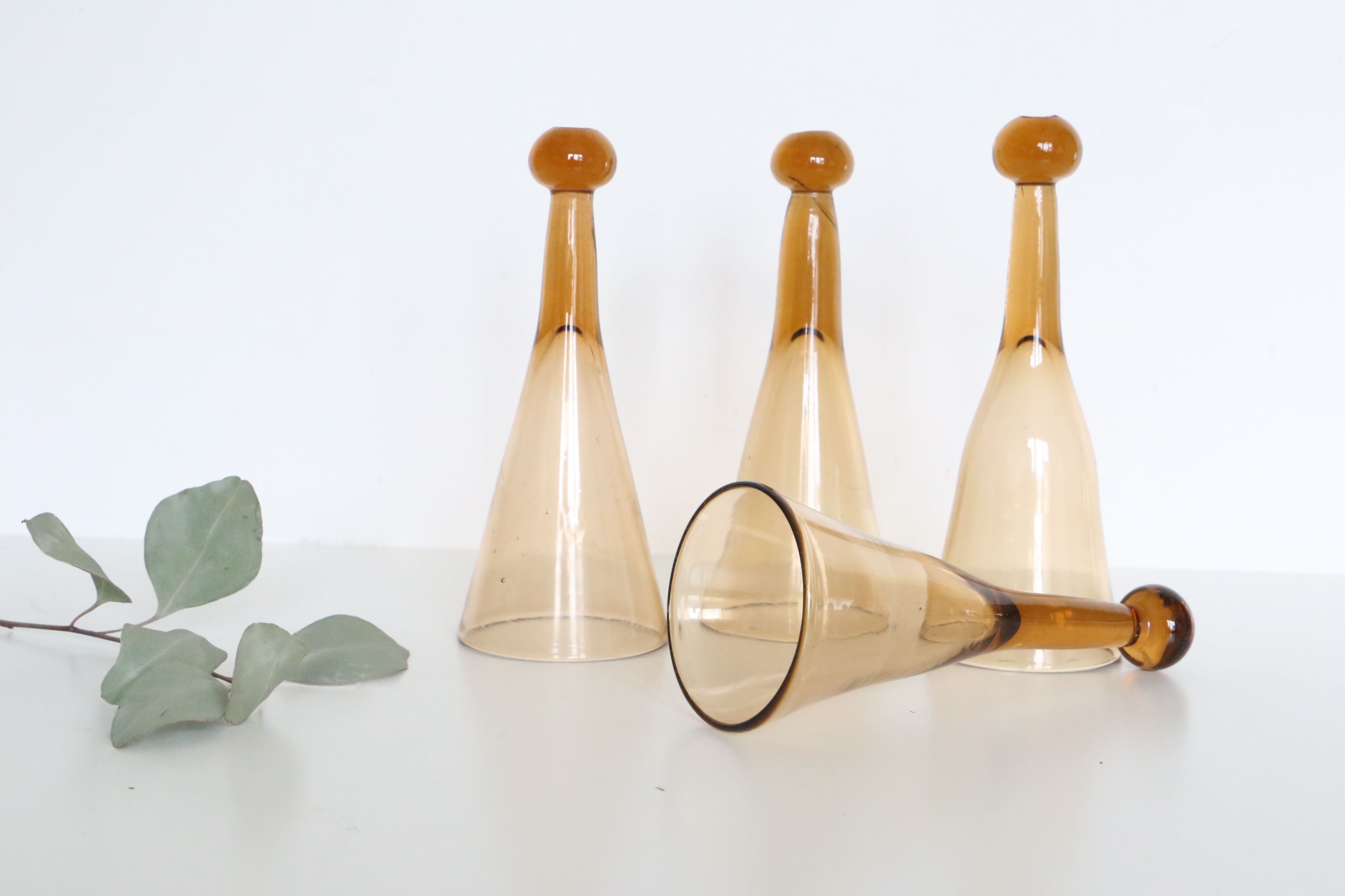 Set of 6 champagne flutes called 'trinquette' or 'cul sec' in mouth-blown glass, vintage