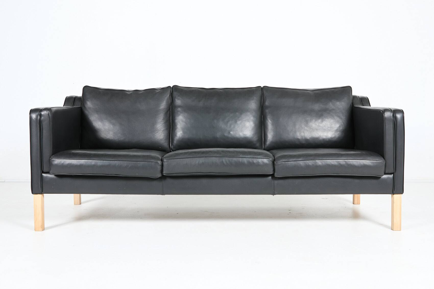Danish design black leather sofa from Mogens Hansen
