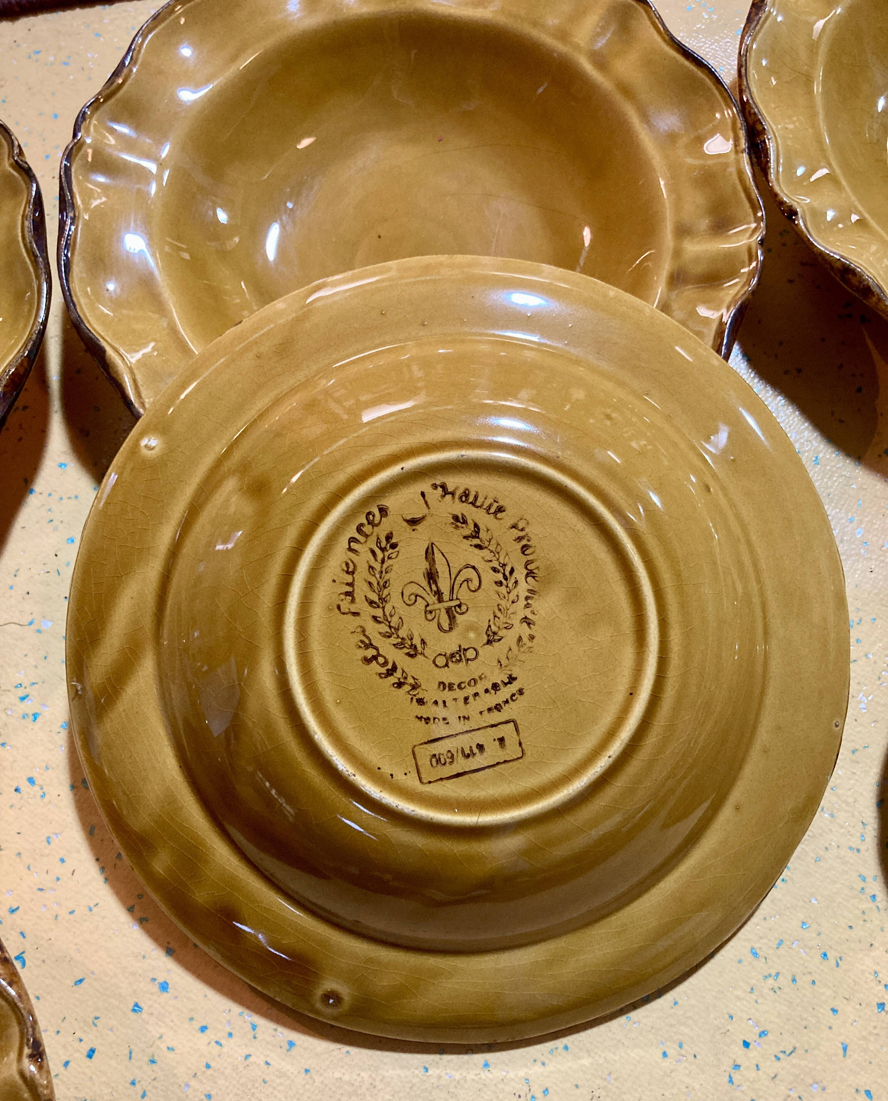 8 yellow ochre plates - adp faience de Provence