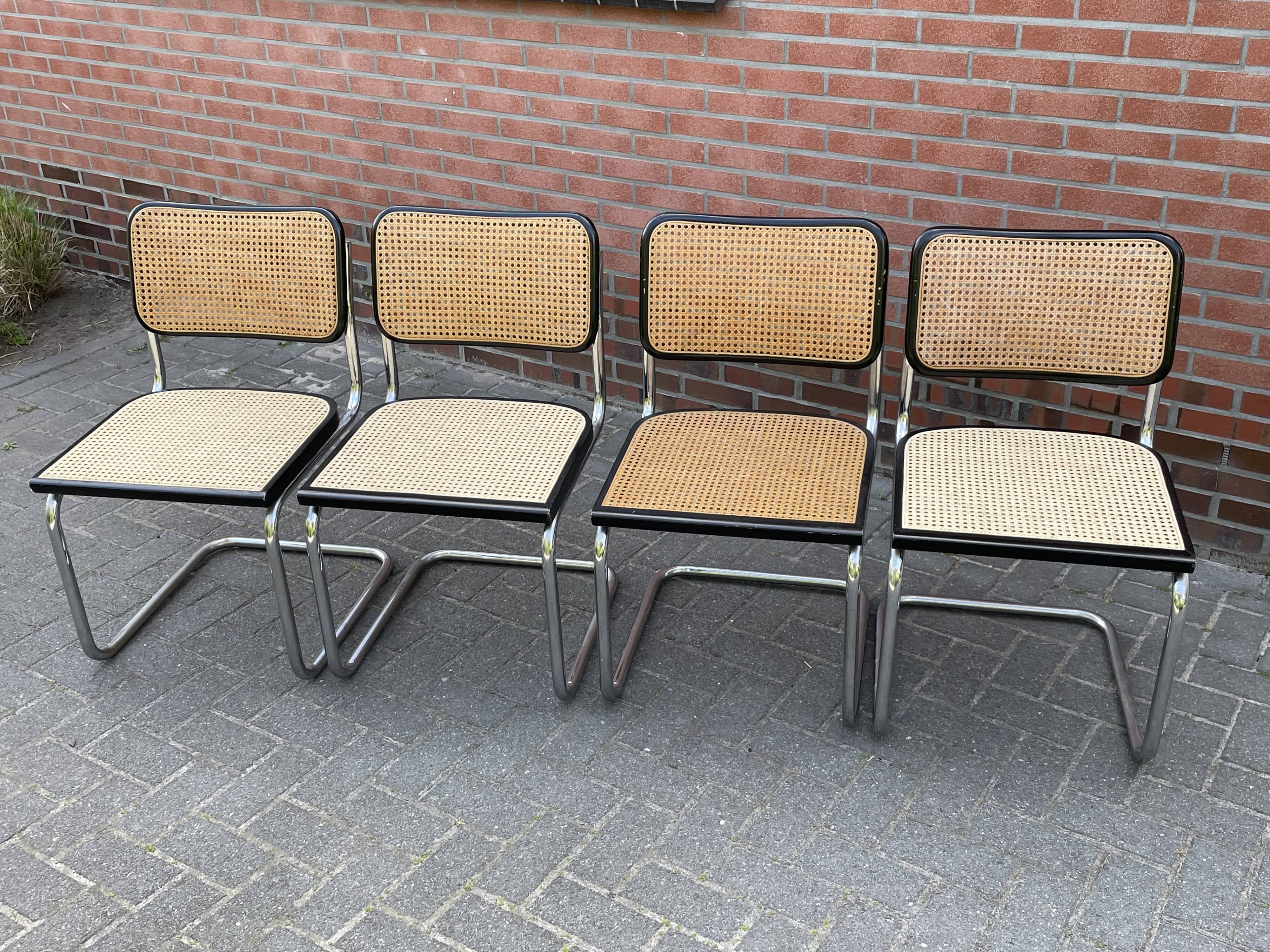 Set of 4 vintage chairs  Cesca B32 in black and chrome