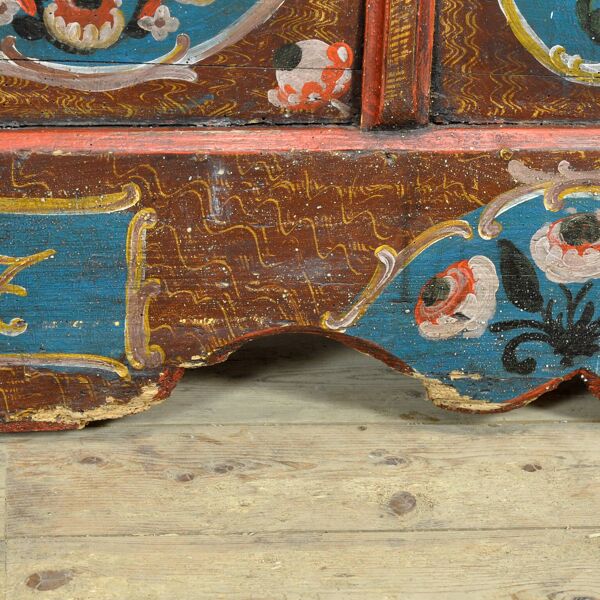 Coffre de mariage d'art populaire, daté de 1718