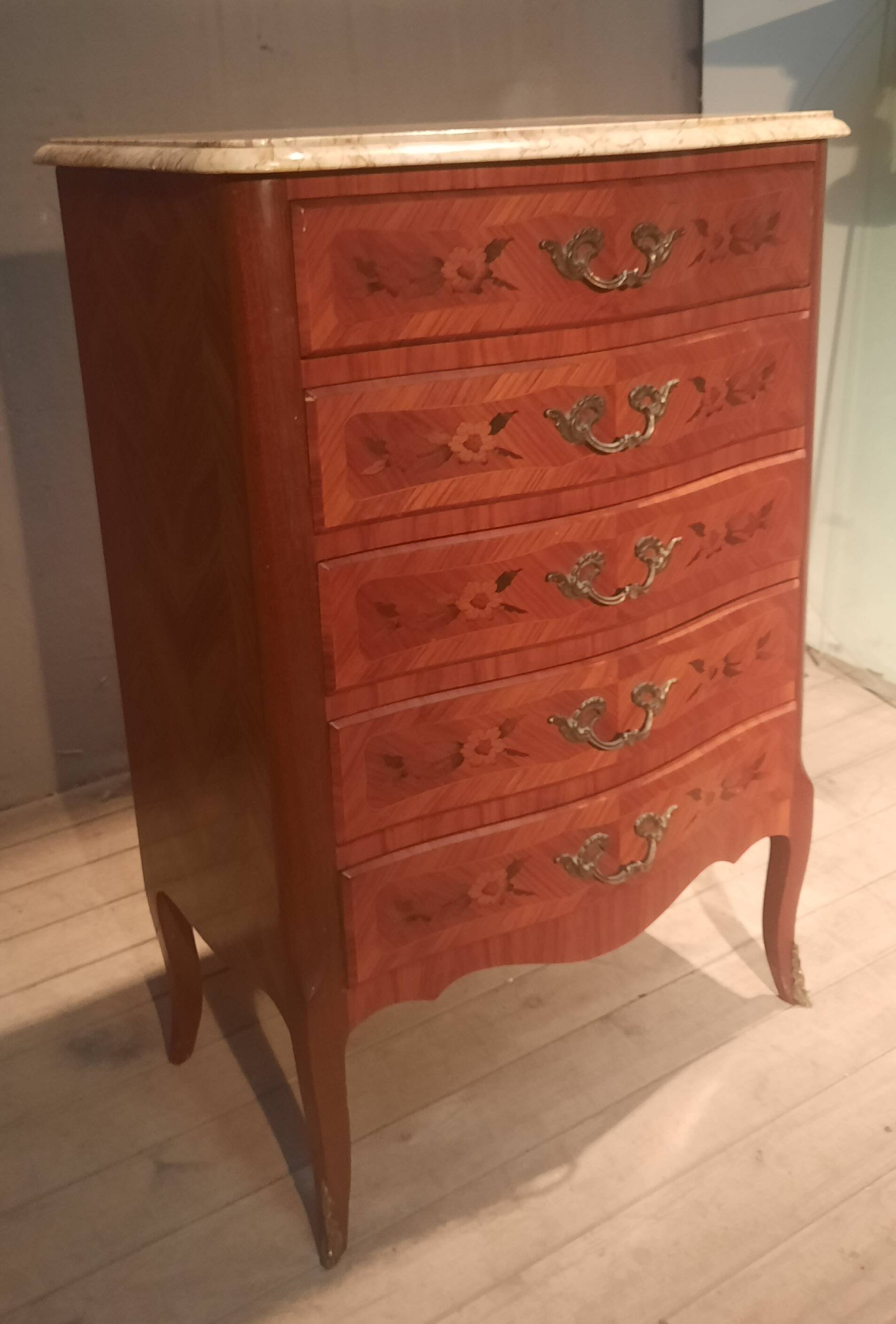 Flowered marquetry commode in Louis XV style