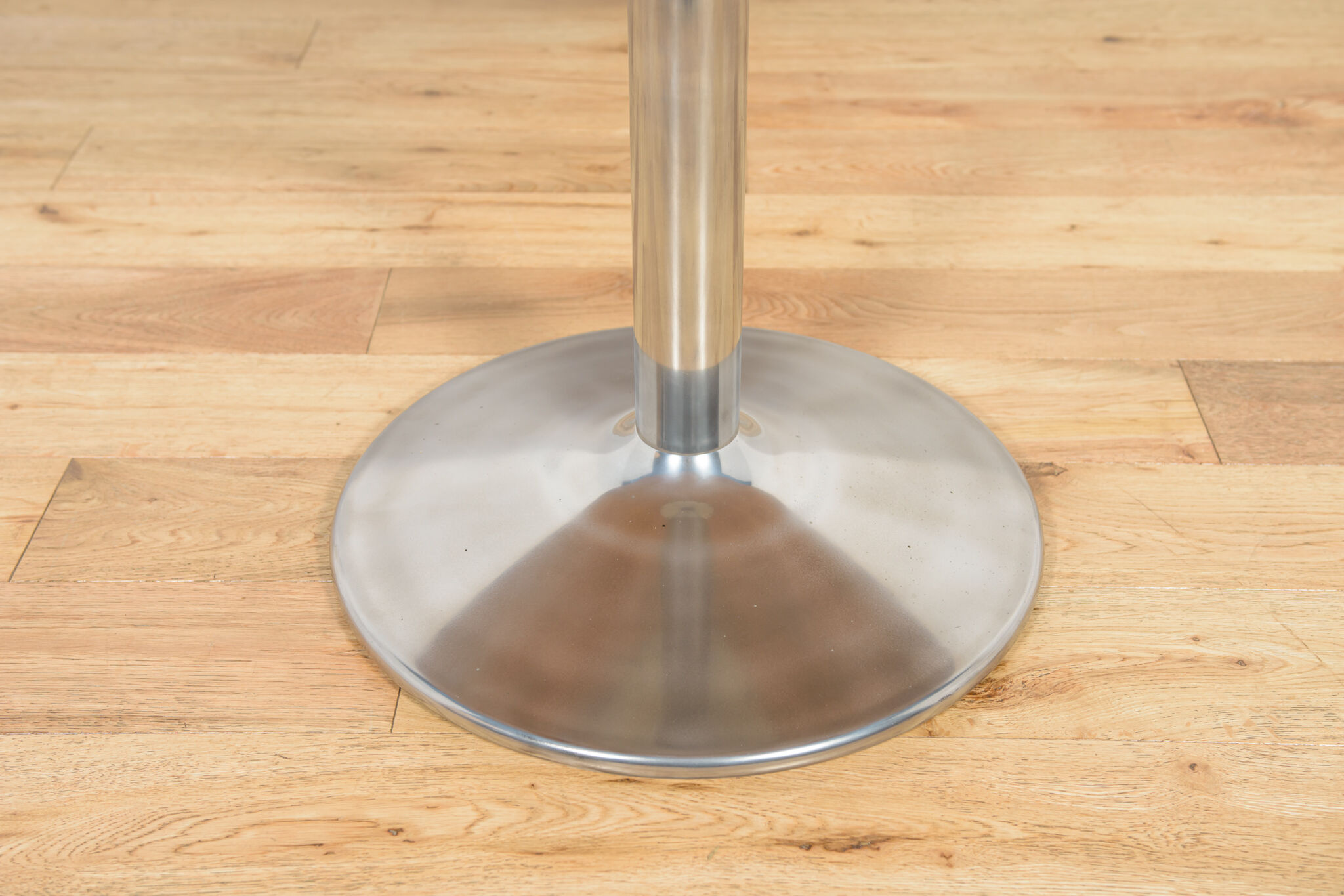 Mid-century modern oak round dining table, Denmark, 1970s