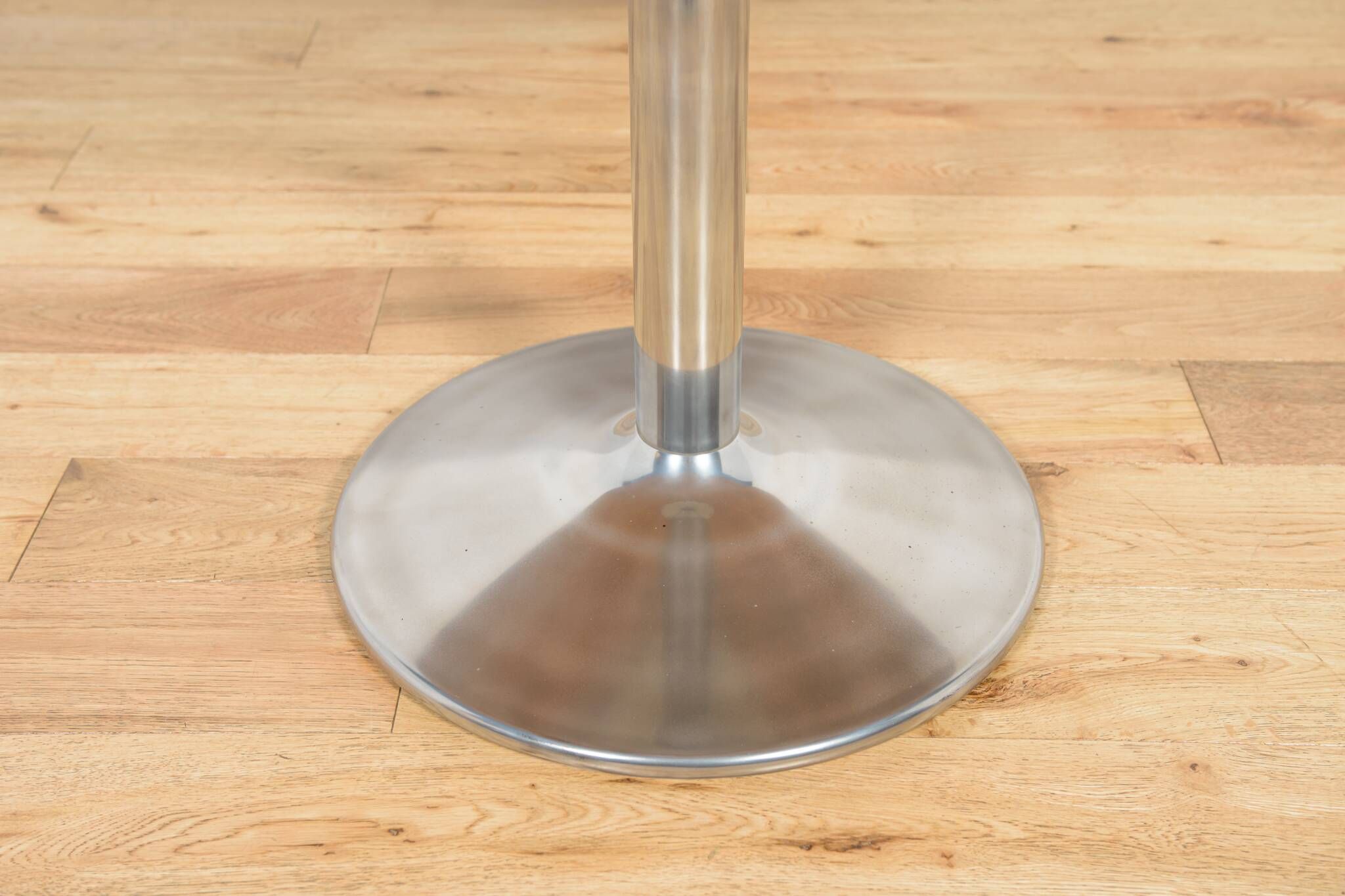 Mid-century modern oak round dining table, Denmark, 1970s