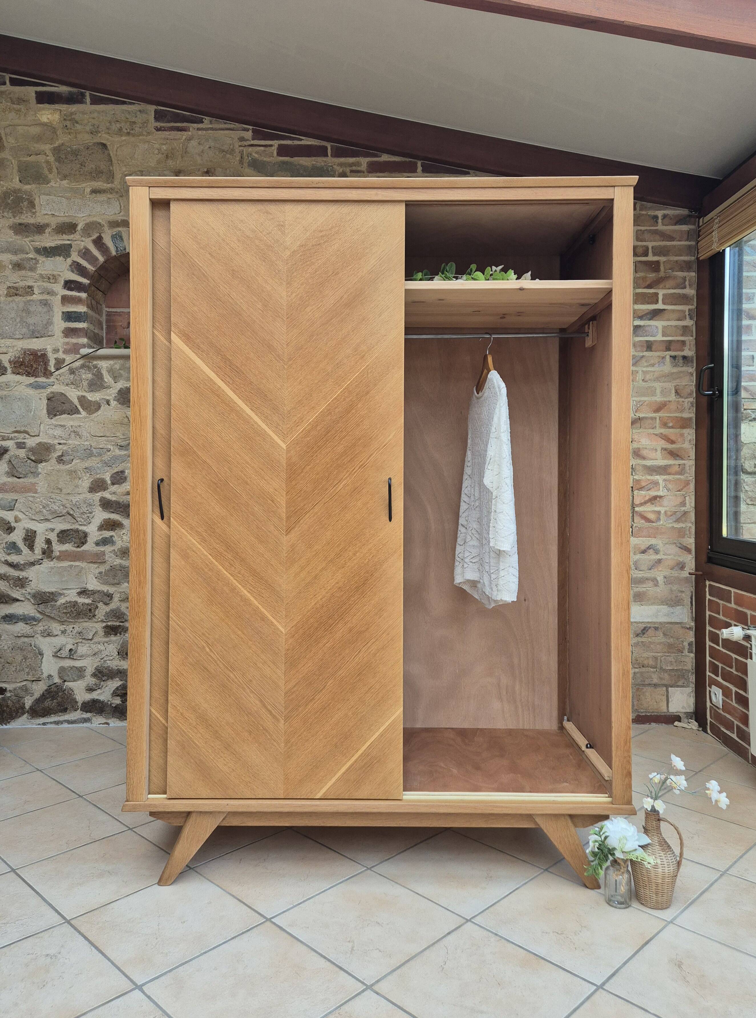 Armoire vintage