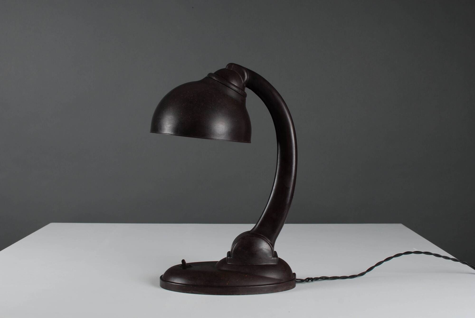 Art Deco desk lamp in brown Bakelite, model 11126, attributed to EKCO.