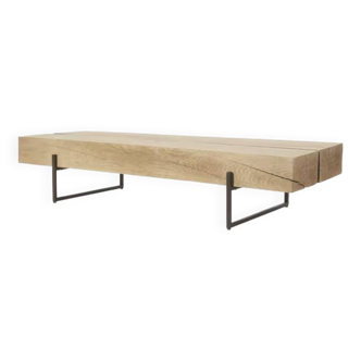 Coffee table in solid oak and black metal