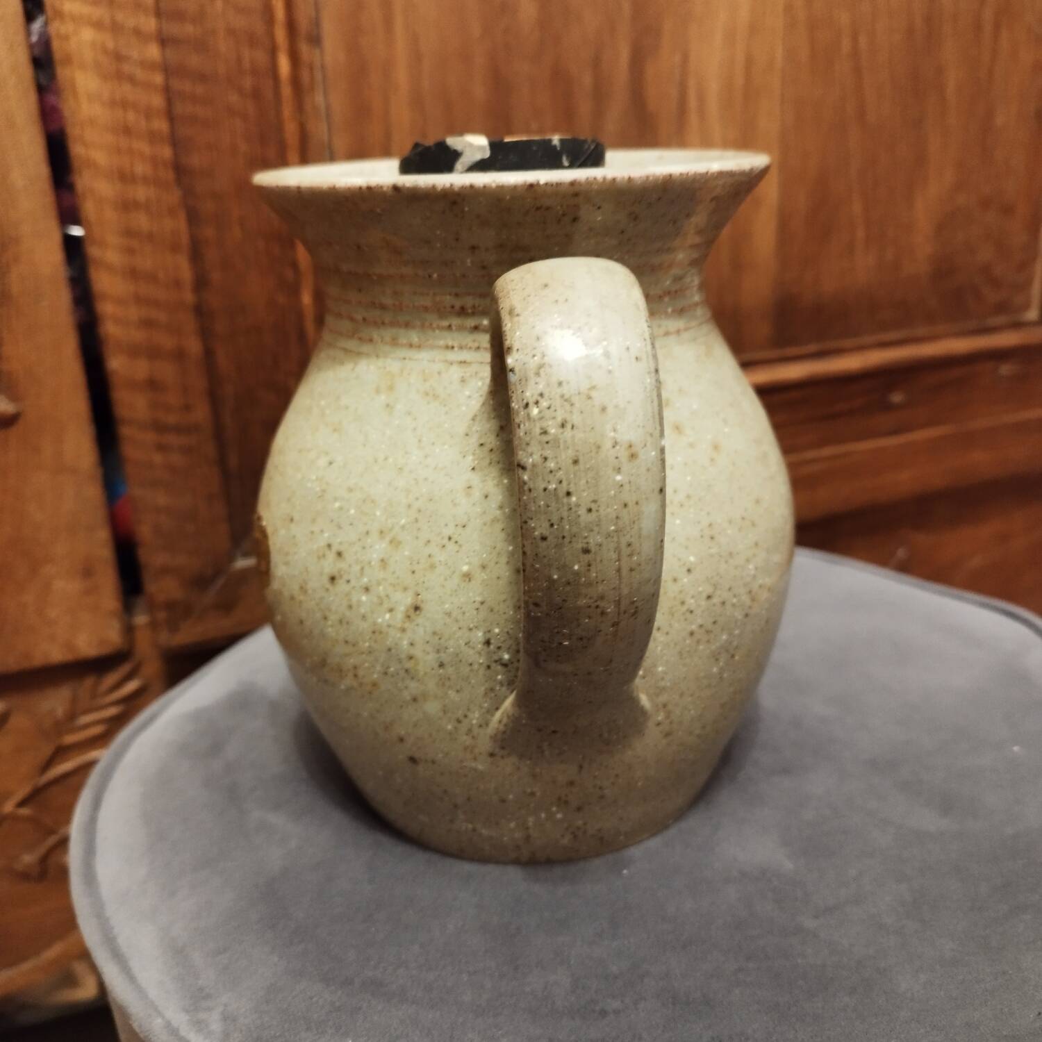 Pichet beige Vallauris fait main