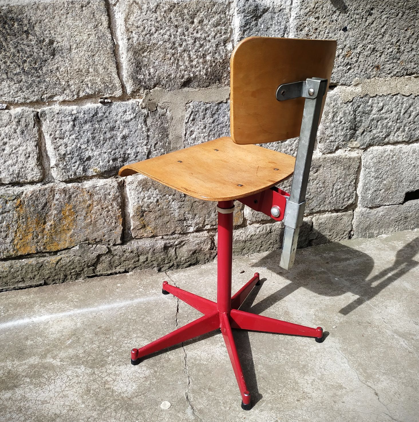Chaise d'atelier pivotante