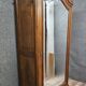 Armoire a glace de style Louis XV, en noyer sculpté