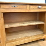Buffet ancien en bois massif