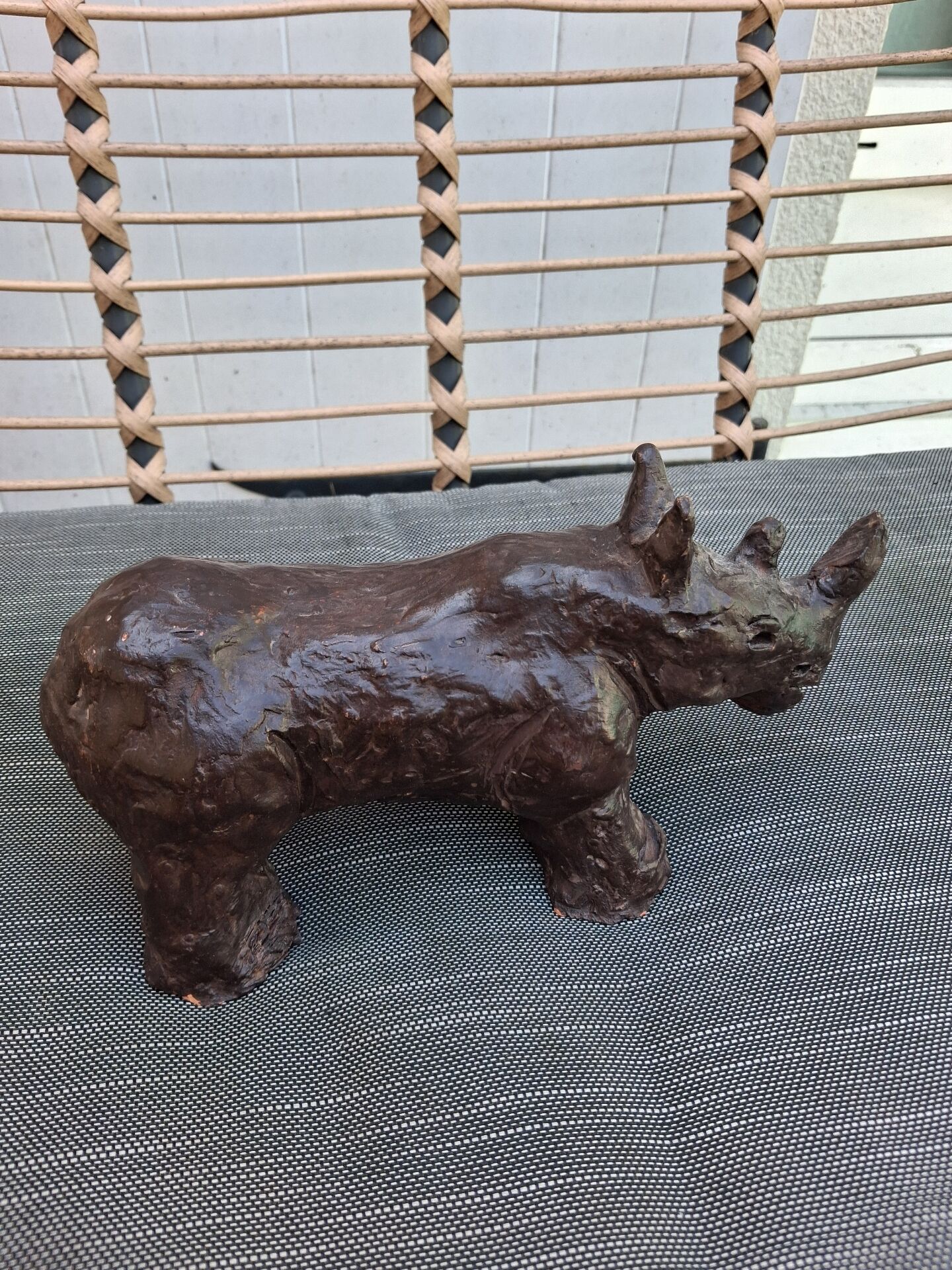 Sculpture hippopotame terre cuite patinée