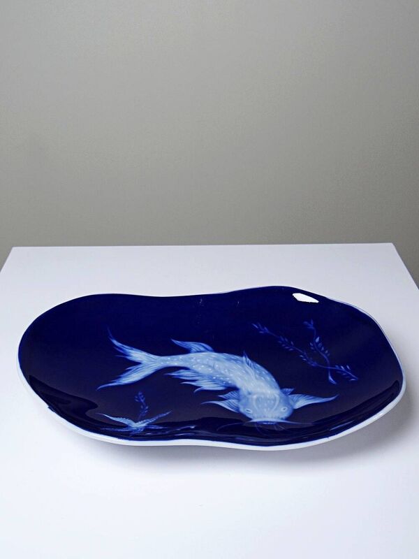 Vide-poche porcelaine émaillée bleu de four Limoges décor poisson japonisant