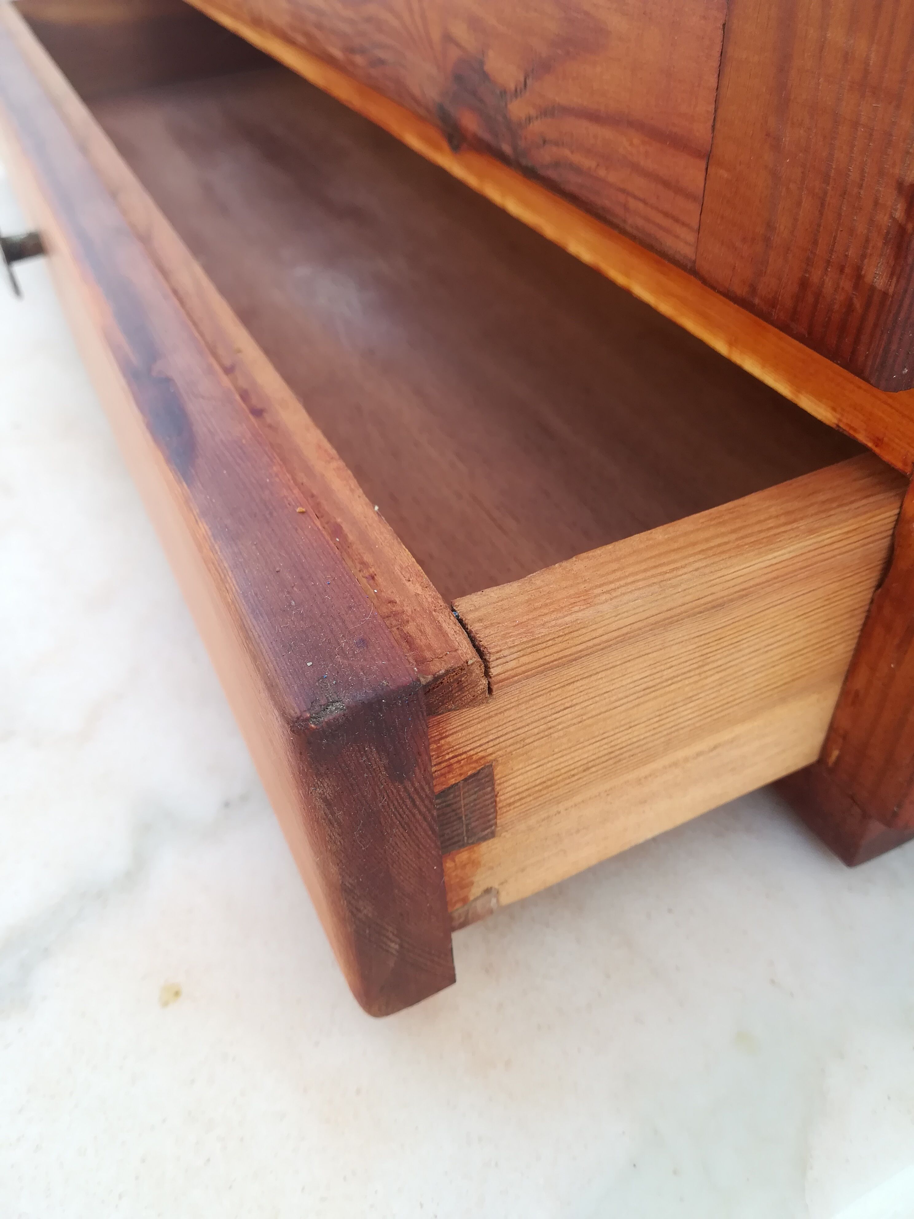 Cabinet a pharmacy art deco