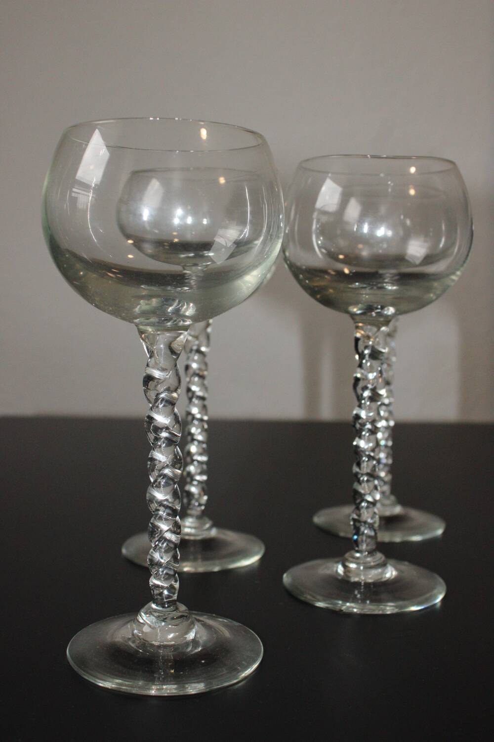 4 vintage crystal wine glasses – elegant twisted stem