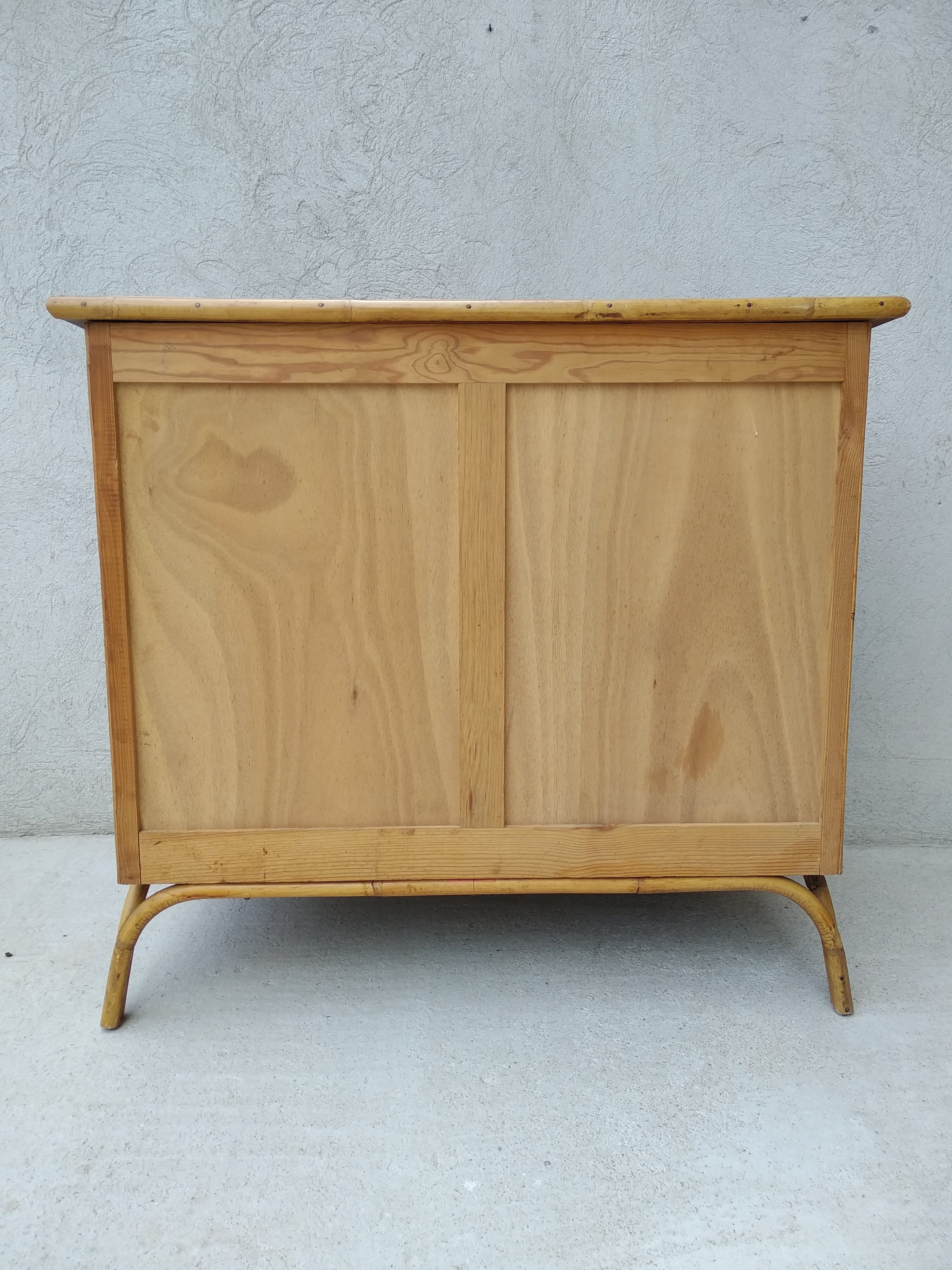 Commode en rotin vintage