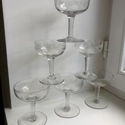 Set of 6 depicted Art Deco engraved crystal champagne glasses mismatched 50s