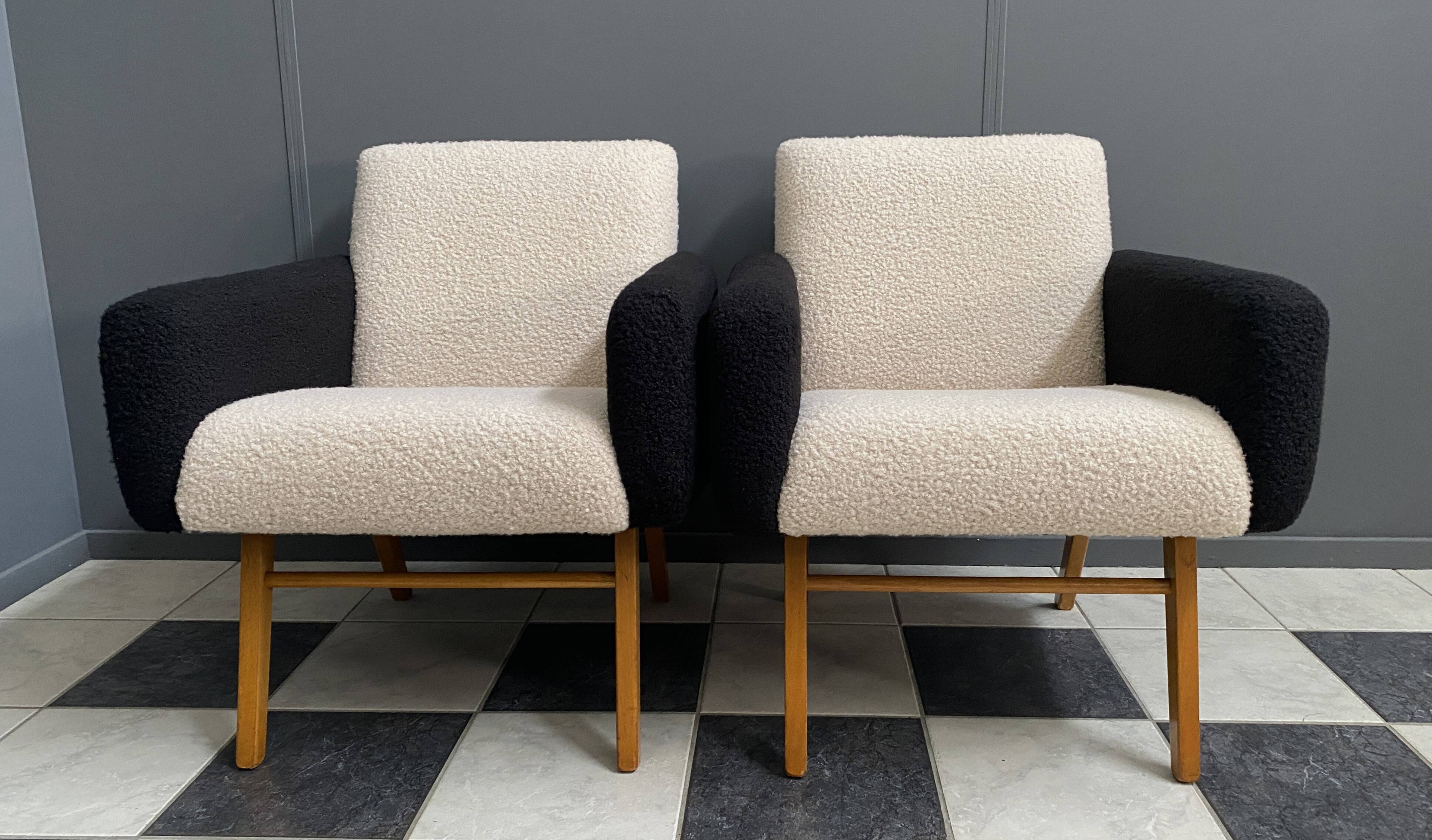 set of 2 black and White boucle lounge chairs 1960s