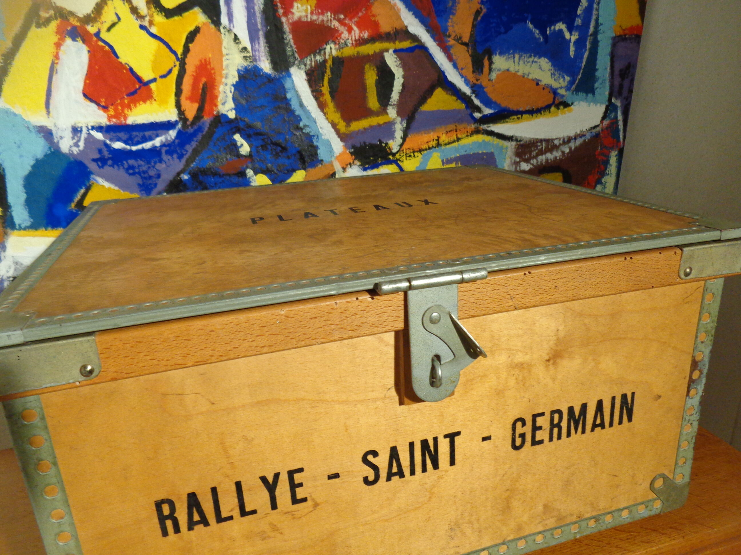 Vintage wooden box Rallye Saint-Germain metal frame