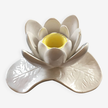 White water lily candle holder