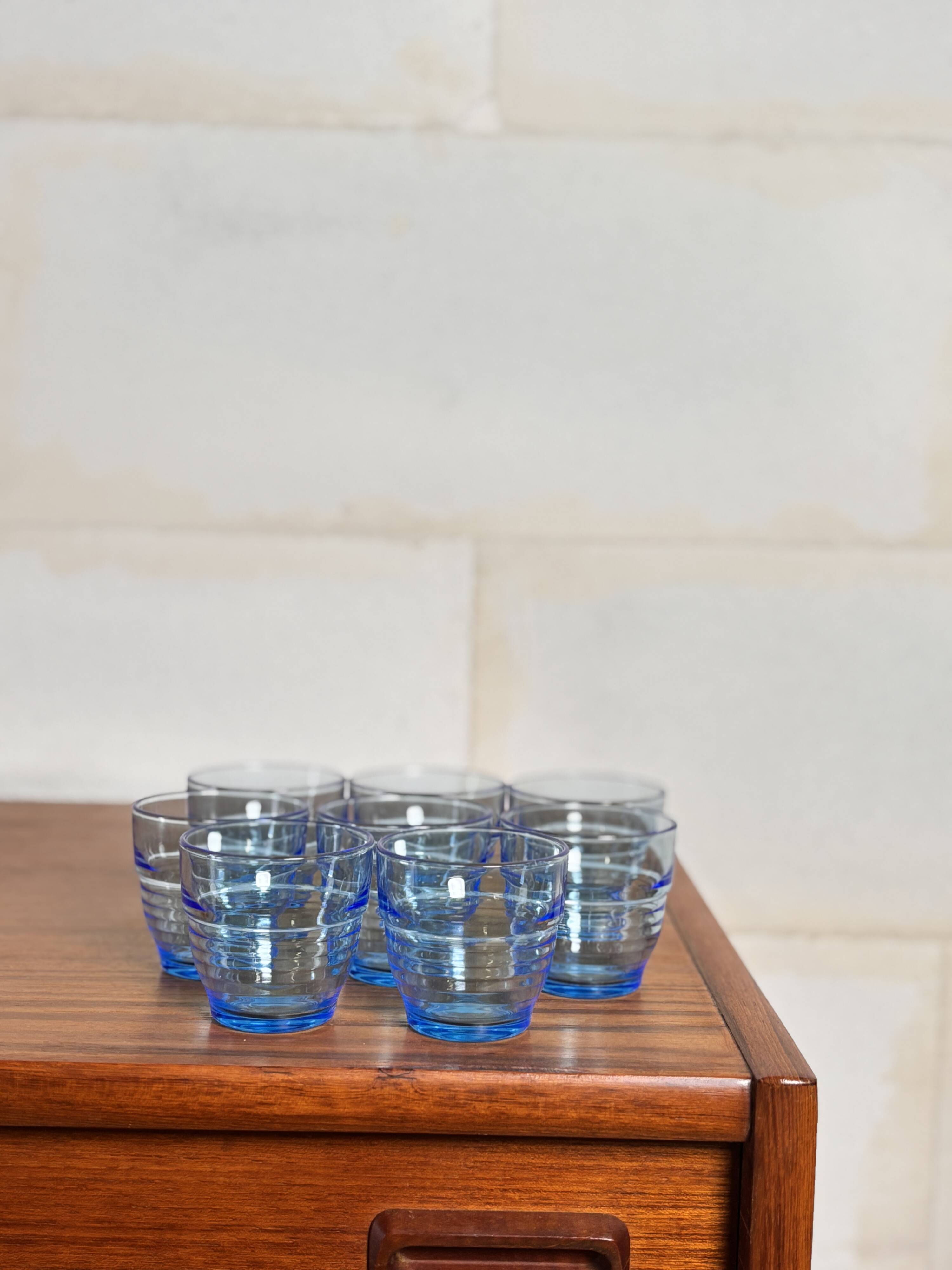 Set of 8 blue Arco France glasses.