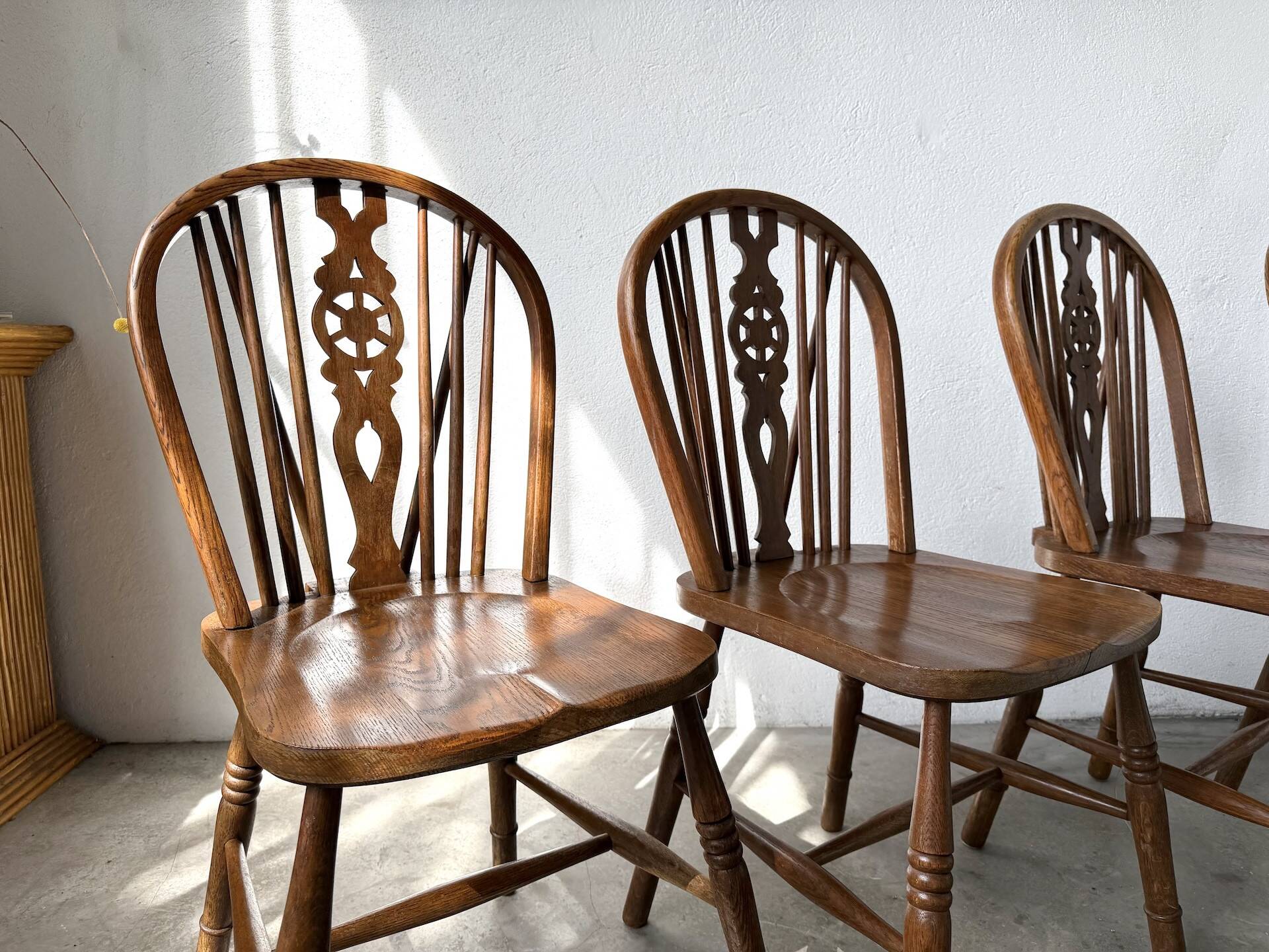 Suite de Quatre Chaises "Windsor"
