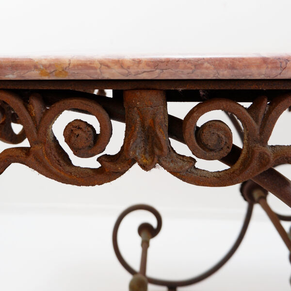 Grande table de boucher française du 19ème siècle en fer forgé et marbre rouge