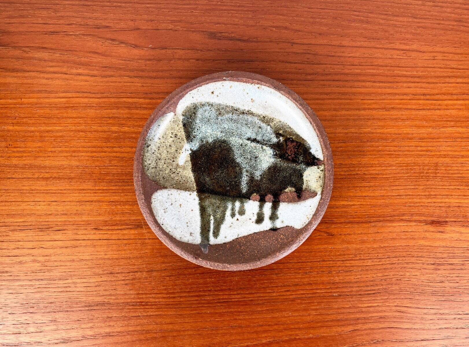 Danish studio pottery bowl from the mid-century by G.P., 1960s.