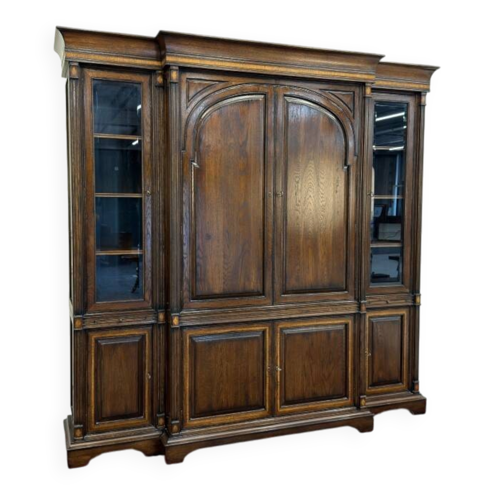 Classic English Royal Antique Collection Bookcase