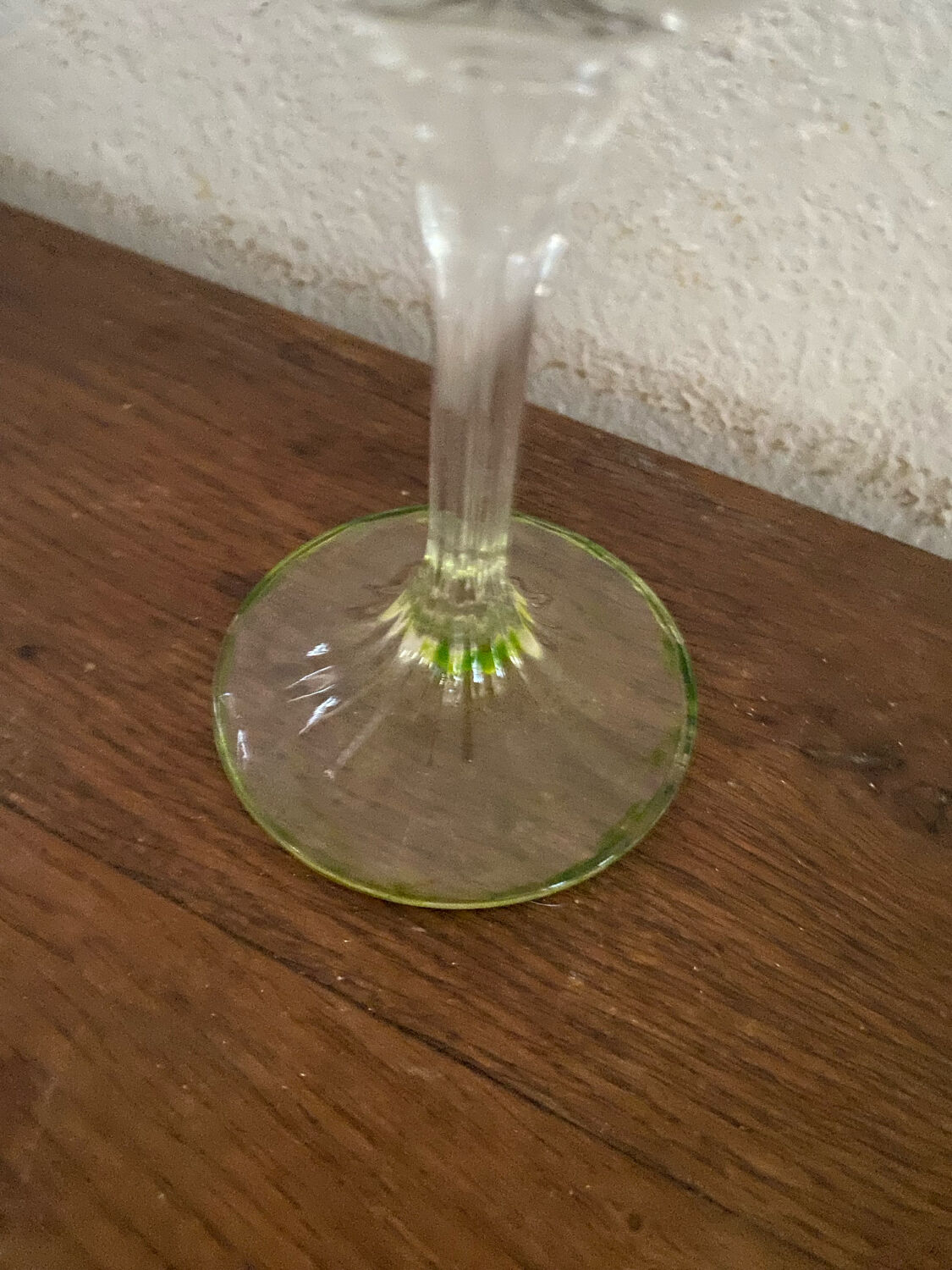 2 footed tulip glasses in crystal from the 1960s.