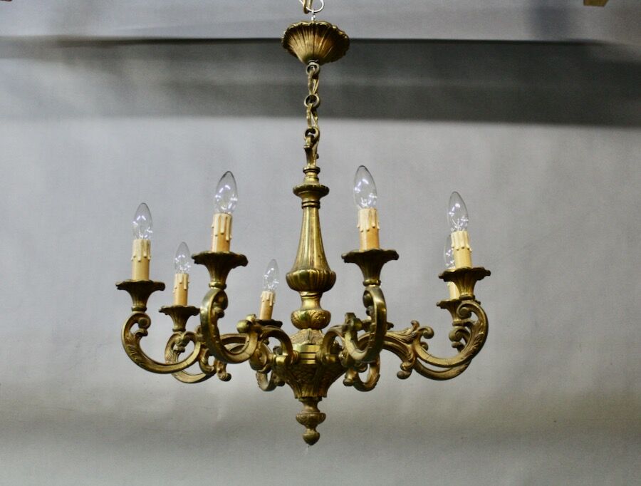Lustre en bronze à 8 bras de lumière