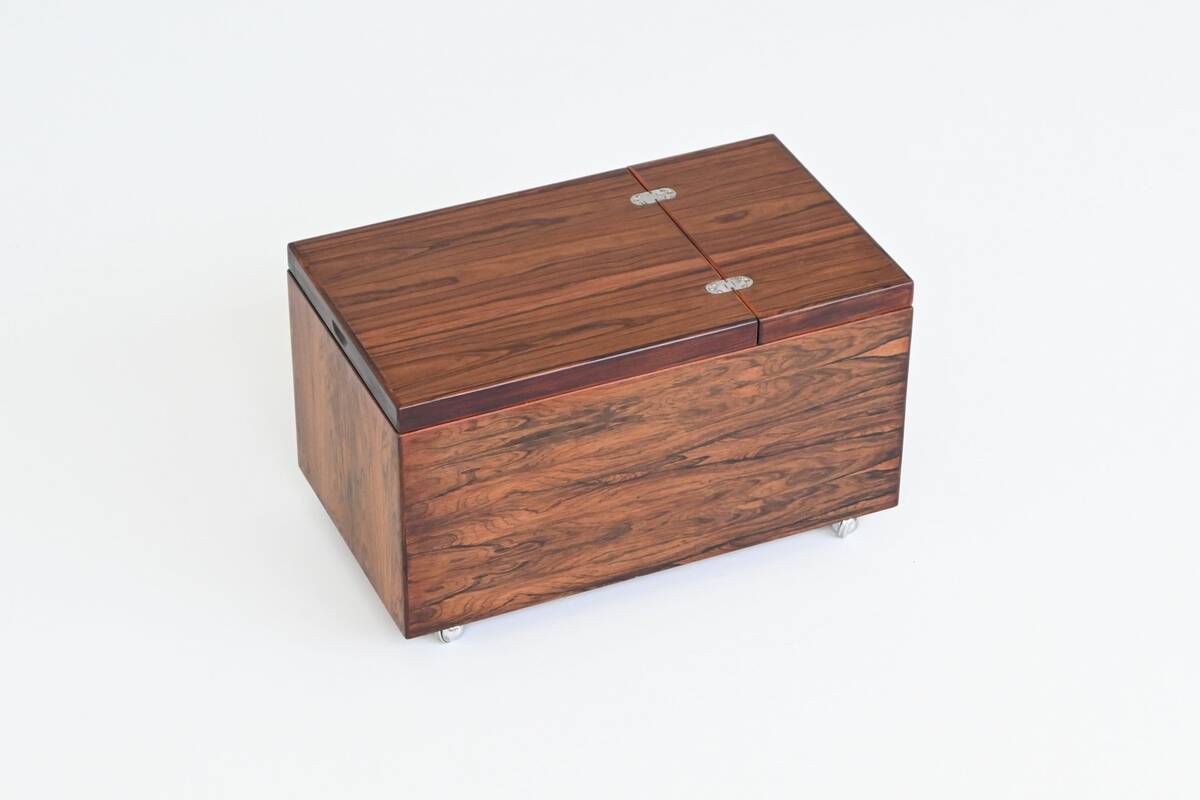 Poul Norreklit dry bar in rosewood Dyrlund Denmark 1960