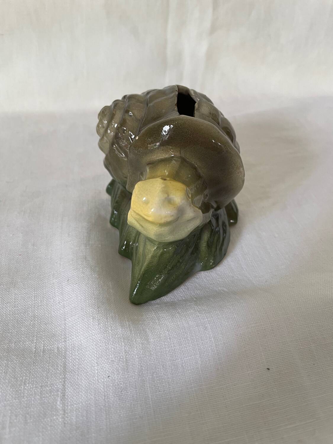 Ancienne tirelire escargot en barbotine