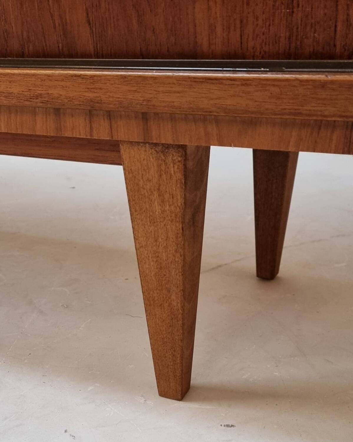 Armoire du milieu du siècle