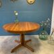 Expandable round table with butterfly extension