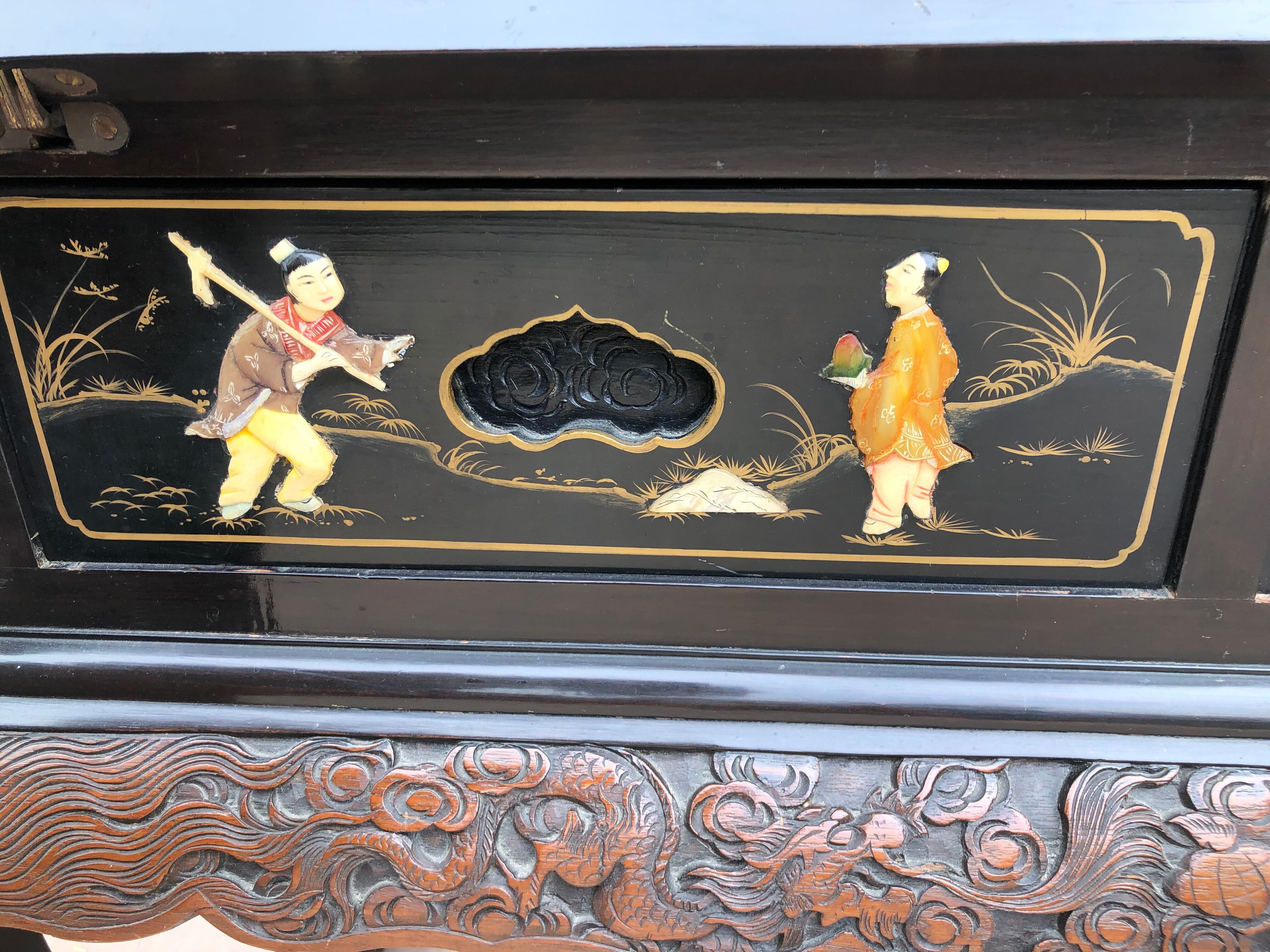 Slope office with asian decorations from the 1950s