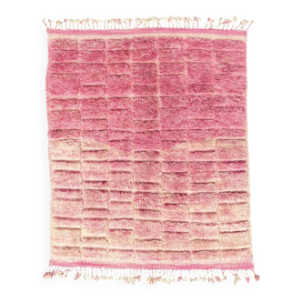 Moroccan Berber Beni Ouarain wool rug – Pink checkerboard pattern