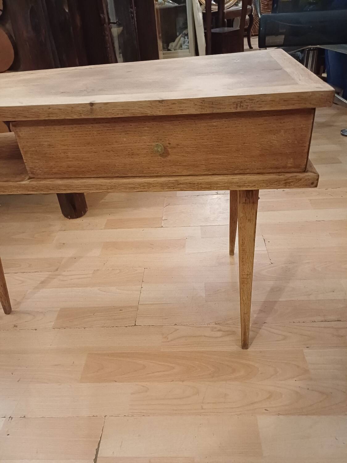 Petit meuble en bois tripode, design 1950