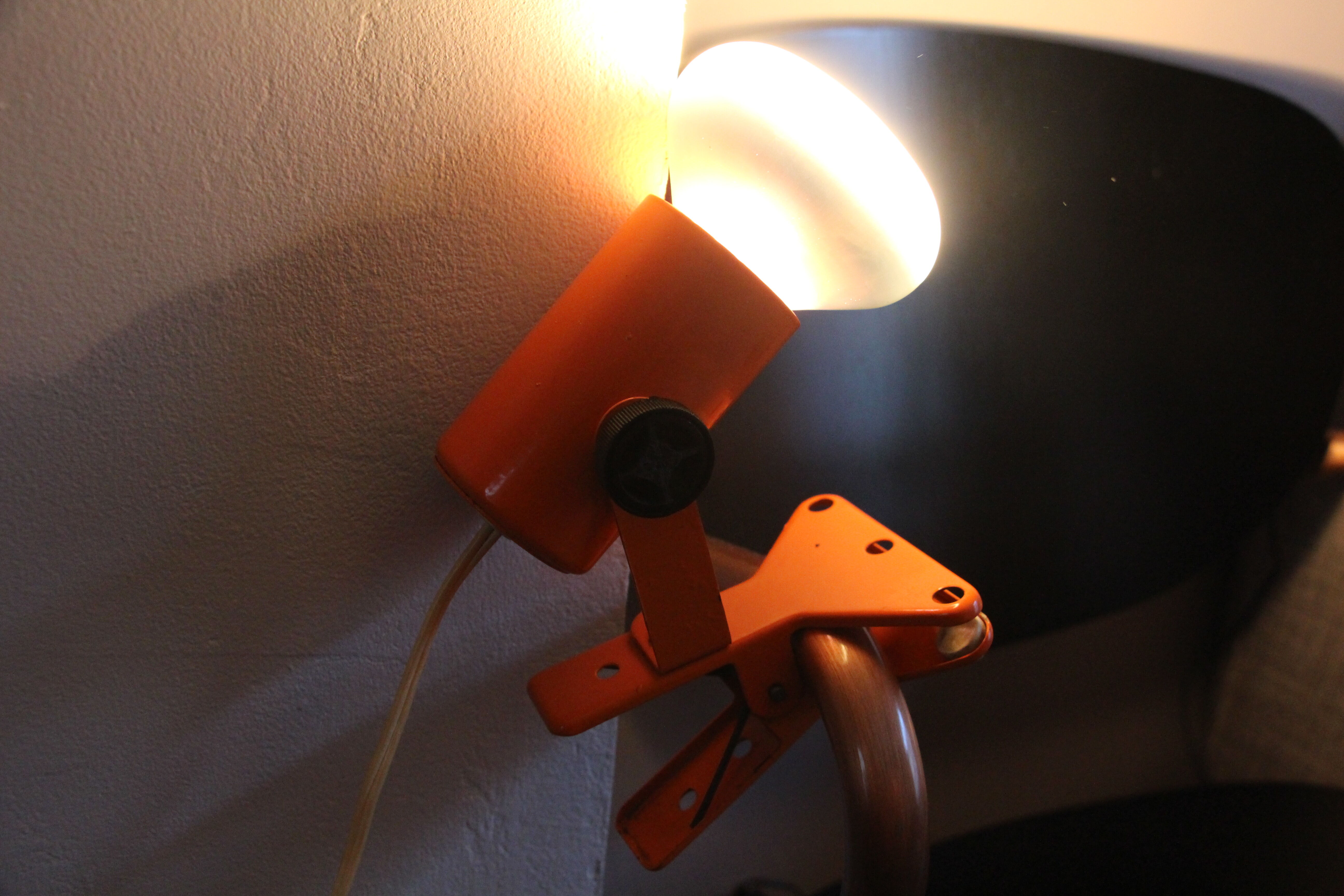 Seventies orange clip spot